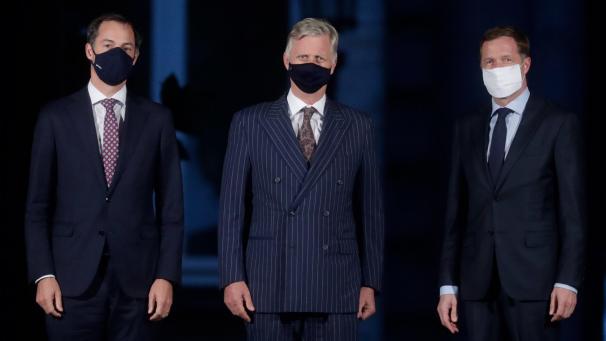 <p>Alexander De Croo (l.) und Paul Magnette (r.) nach ihrer Unterredung mit König Philippe am Montag.</p>