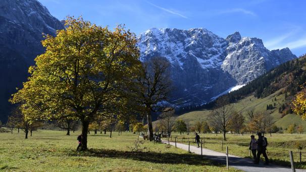 <p>In Tirol (hier ein Bild aus Eng) wird nach Angaben der Wirtschaftskammer jeder dritte Euro direkt oder indirekt mit dem Tourismus verdient.</p>