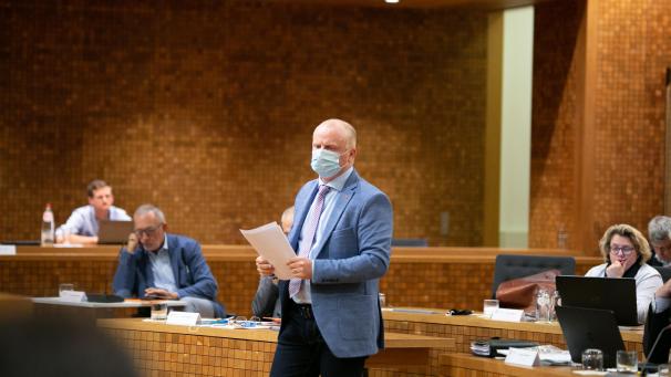 <p>Alain Mertes (Vivant) thematisierte im Parlament das Verbot von Haartrocknern in den Schwimmbädern.</p>