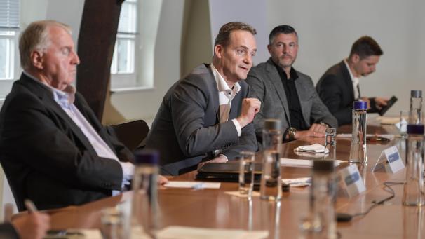 <p>Die Mitglieder der Arbeitsgruppe EU-DG feilen an Alternativplänen für den Fall, dass die deutschen Behörden Belgien als „rote Zone“ einstufen. Von links: Karl-Heinz Lambertz, Oliver Paasch, Pascal Arimont und Michael Dejozé.</p>