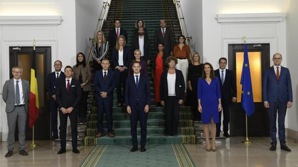 <p>Gruppenbild in der Kammer: die Regierung De Croo I.</p>
