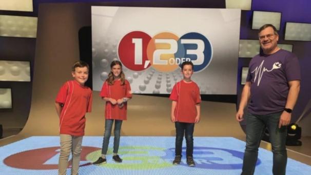 <p>Von links: Christian Wilmes, Lana Vlietinck und Ben Bodem gemeinsam mit Moderator Elton.</p>