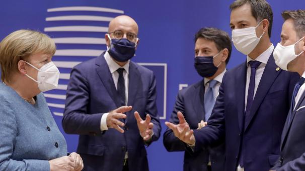 <p>Westeuropäer unter sich beim EU-Sondergipfel: v.l. Angela Merkel, Charles Michel, Guiseppe Conte, Alexander der Croo und Xavie Bettel müssen sich entscheiden, wie sie mit ihren Kollegen aus den neuen Mitgliedstaaten umgehen wollen.</p>