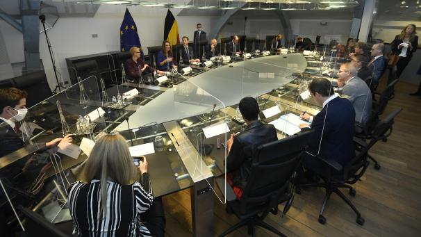 <p>Die Koalition hat die Arbeit aufgenommen.</p>