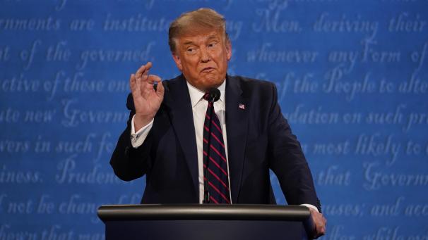 <p>Donald Trump, Präsident der USA, spricht während der ersten Präsidentschaftsdebatte im TV. Einen Monat vor der US-Wahl haben sich Präsident Donald Trump und First Lady Melania mit dem Coronavirus angesteckt.</p>