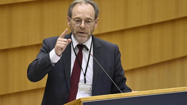 <p>„50 Shades of Grey“: Für N-VA-Fraktionschef Peter De Roover, hier bei der Plenardebatte über die Regierungserklärung, ist das Koalitionsabkommen zu vage und nicht konkret genug.</p>