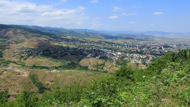 <p>Die 60.000 Einwohner zählende Gebietshauptstadt Stepanakert wurde offenbar beschossen.</p>