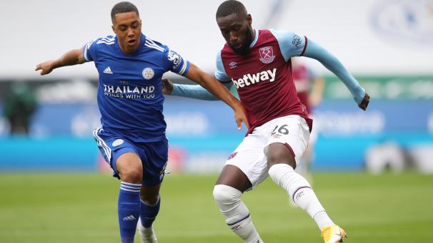 <p>Youri Tielemans (l.) stand 90 Minuten lang auf dem Platz.</p>