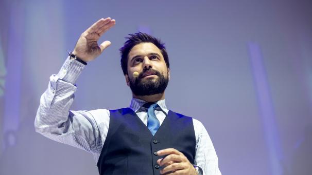 <p>Georges-Louis Bouchez, MR-Vorsitzender, hat seine Partei durch einen Alleingang in eine Krise gestürzt.</p>