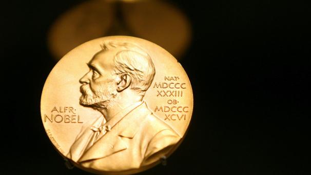 <p>Eine Medaille mit dem Konterfei von Alfred Nobel ist im Nobel Museum zu sehen.</p>