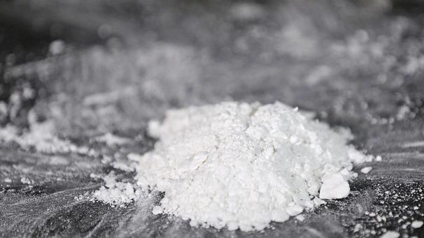 <p>Ein 24-jähriger Bütgenbacher muss 250 Arbeitsstunden ableisten, weil er der Verlockung des schnellen Geldes erlegen war und Geschäfte mit Drogen machte.</p>