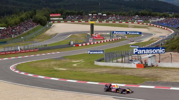 <p>Bis zu 20.000 Zuschauer sind an diesem Grand-Prix-Wochenende in der Eifel zugelassen.</p>