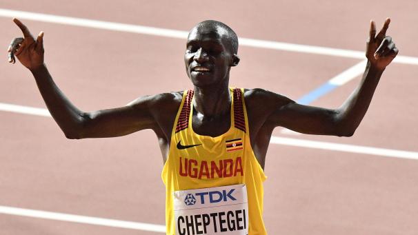 <p>Joshua Cheptegei ist jetzt Doppel-Weltrekordler.</p>