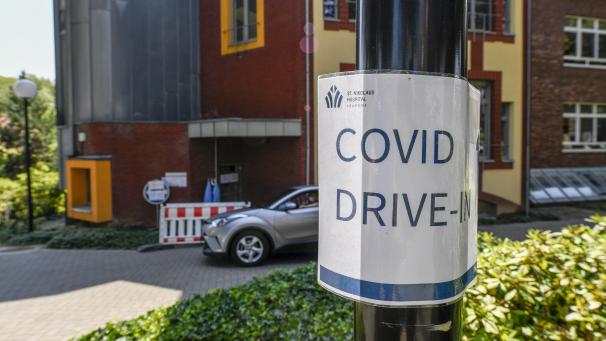 <p>Bis zu 1.100 Coronatests werden in den beiden DG-Krankenhäusern wöchentlich durchgeführt. Hier Eupen.</p>