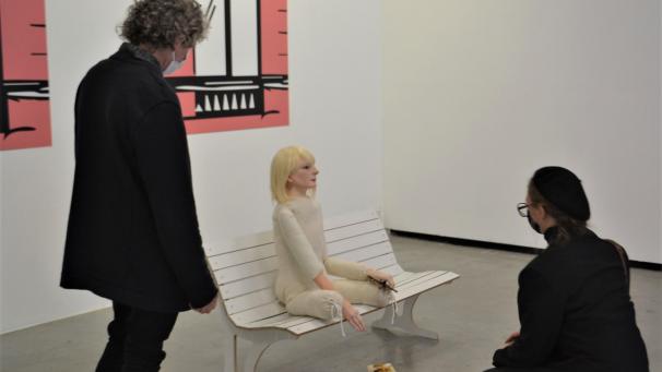 <p>Im IKOB wurde ohne feierliche Vernissage, ohne Drinks und ohne feierliche Reden eine neue Ausstellung eröffnet.</p>