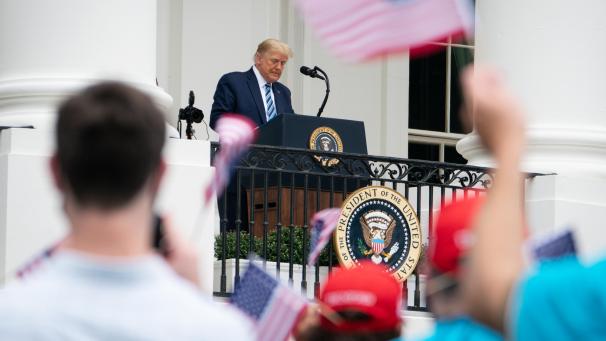 <p>Zum ersten Mal seit seiner Rückkehr aus dem Krankenhaus ist US-Präsident Trump wieder öffentlich aufgetreten.</p>
