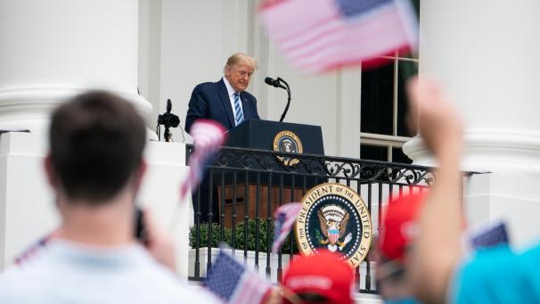 <p>Zum ersten Mal seit seiner Rückkehr aus dem Krankenhaus ist US-Präsident Trump wieder öffentlich aufgetreten.</p>