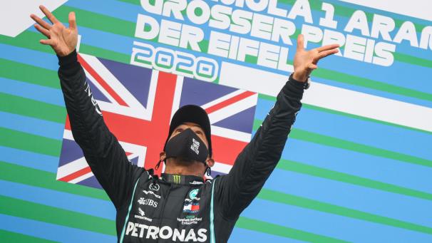 <p>Weltmeister Lewis Hamilton hat den elften Saisonlauf der Formel 1 am Nürburgring gewonnen und damit Michael Schumachers Rekord von 91 Grand-Prix-Siegen eingestellt.</p>