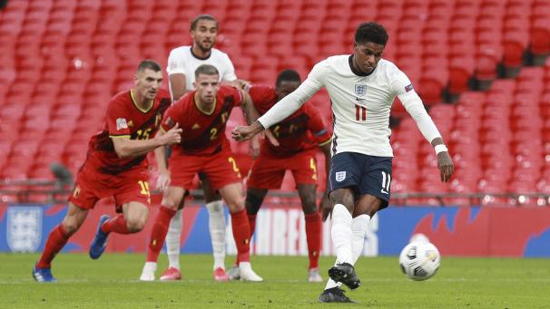 <p>Englands Marcus Rashford erzielt per Elfmeter das 1:1.</p>