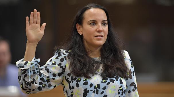<p>Nach ihrer Vereidigung ist Lydia Klinkenberg neue DG-Bildungsministerin.</p>