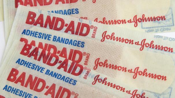 <p>Johnson &amp; Johnson hat seine Studie für einen künftigen Corona-Impfstoff wegen einer ungeklärten Erkrankung eines Probanden vorübergehend unterbrochen.</p>