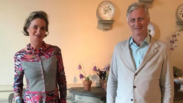 <p>Ein Foto, das um die Welt geht: Philippe trifft seine Halbschwester Delphine.</p>