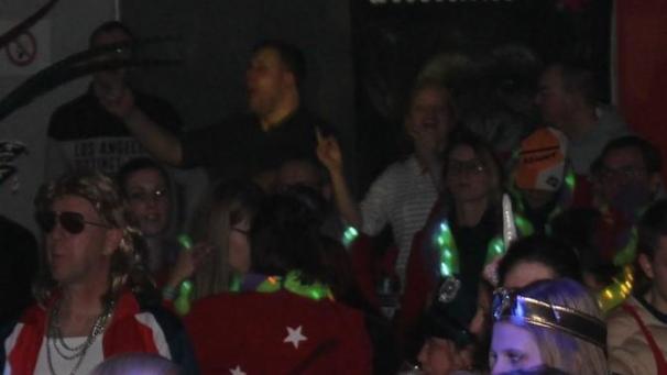 <p>Wo ausgelassen gefeiert wird und Alkohol im Spiel ist, lautert die Gefahr. Kein Wunder, dass Karneval allenthalben abgesagt wurde.</p>