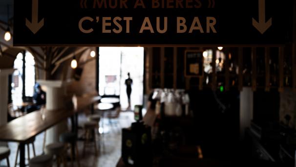<p>Gastronomen haben die Maßnahme massiv kritisiert. Sie mussten bereits im Frühjahr wochenlang schließen und beklagen nun wieder heftige Einnahmeverluste.</p>