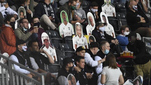 <p>Bei Spielen in der 1. Division bleiben Fans vorerst erlaubt.</p>