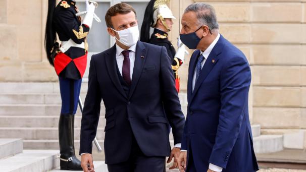 <p>Emmanuel Macron hat Mustafa al-Kadhimi (rechts) in Paris empfangen.</p>