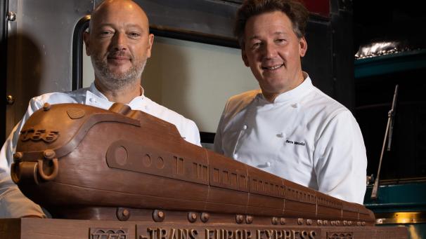 <p>Die belgischen Chocolatiers Dominique Persoone (links) und Pierre Marcolini arbeiten als Förderer der Sonderschau erstmals zusammen.</p>