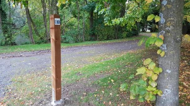 <p>Wie hier in Eynatten wurden die ersten Holzpfeiler für das Knotenpunktsystem installiert.</p>