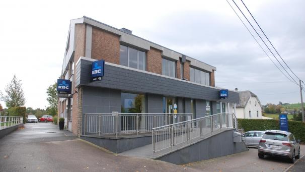 <p>Seit Ende 1975 hat die KBC, ehemals Raiffeisenkasse, ihren Sitz auf dem Kamp in Amel. Die Filiale wird in einigen Wochen automatisiert.</p>