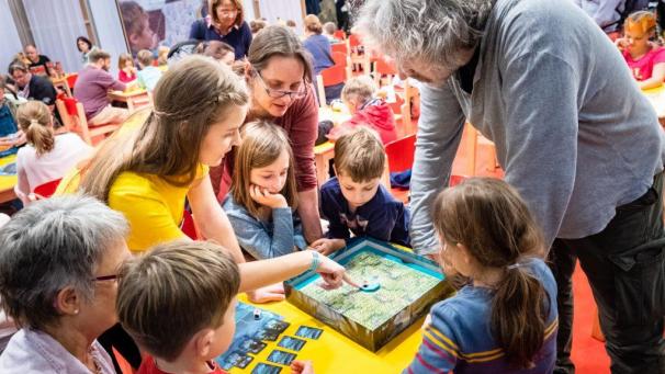 <p>Die Spielemesse in Essen ist in diesem Jahr wegen Corona komplett im Internet. Auf physischen Spielspaß muss in diesem Jahr wohl oder übel verzichtet werden.</p>