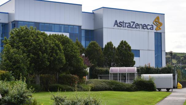 <p>Während der Studie zu einem Corona-Impfstoff des Pharmakonzerns AstraZeneca in Brasilien ist ein Proband gestorben.</p>