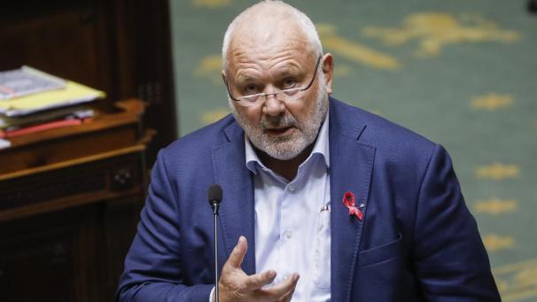 <p>Jean-Marie Dedecker tagt in der Kammer als Unabhängiger.</p>