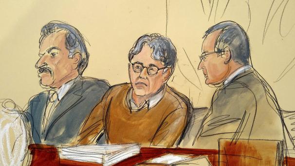 <p>Diese Gerichtszeichnung zeigt den Angeklagten Keith Raniere (M) im Gerichtssaal. Der Gründer eines bizarren New Yorker Sex-Kults muss wohl den Rest seines Lebens hinter Gittern verbringen.</p>