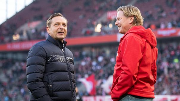 <p>Kölns Sportchef Horst Heldt (links) ist „mit Arbeit von Trainer Gisdol (rechts) zufrieden“.</p>