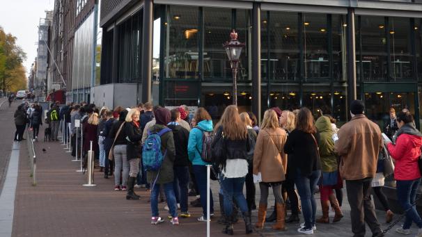 <p>Äußerst prominent und daher zu jeder Jahreszeit von Touristen belagert: das Anne-Frank-Haus.</p>