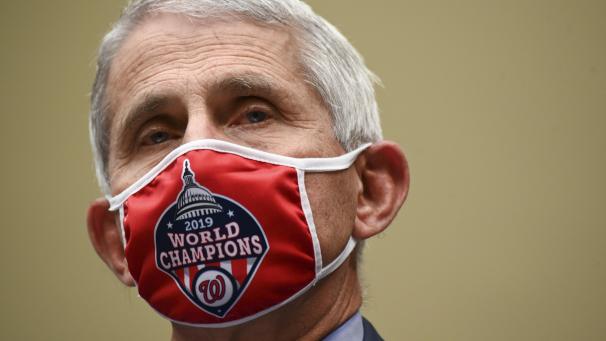 <p>Anthony Fauci, Direktor des US-National Institute of Allergy and Infectious Diseases (NIAID), spricht sich angesichts von Corona-Infektionszahlen auf Rekordniveau in den USA für eine nationale Maskenpflicht aus.</p>