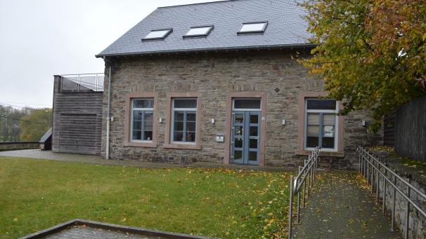 <p>Das Dorfhaus befindet sich in der alten Grüfflinger Schule.</p>
