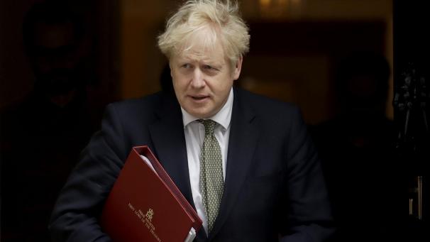 <p>Premier Boris Johnson erwägt im Kampf gegen die Corona-Pandemie einen neuen strengen Teil-Lockdown in England.</p>