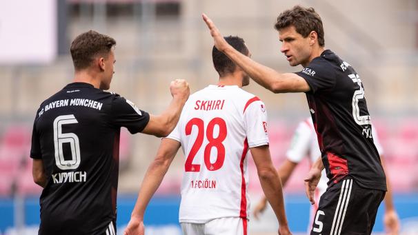 <p>Bayerns Torschütze Thomas Müller (r) und Joshua Kimmich jubeln nach dem Treffer zum 1:0.</p>