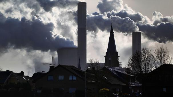 <p>Die Staaten haben sich im Rahmen des Abkommens von Paris unter anderem das globale Ziel gesetzt, die Erderwärmung im Vergleich zum vorindustriellen Zeitalter auf „deutlich unter“ zwei Grad Celsius zu begrenzen mit Anstrengungen für eine Beschränkung auf 1,5 Grad Celsius.</p>