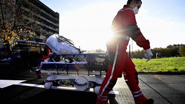 <p>Ein Corona-Patient wird vom CHU Lüttich nach Köln geflogen.</p>