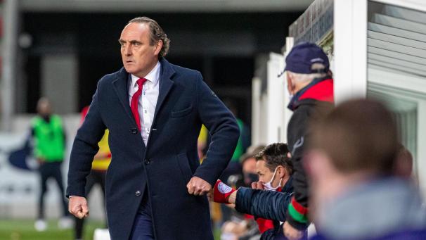 <p>Kortrijks Trainer Yves Vanderhaeghe darf am Wochenende gegen Beerschot nicht auf der Bank sitzen.</p>