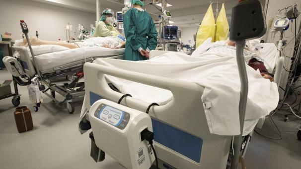 <p>Bereits in der ersten Welle habe das wissenschaftliche Institut für Volksgesundheit Sciensano die Beschäftigung von positiv getesteten Pflegekräften in Ausnahmefällen vorgesehen, sagt Gesundheitsminister Antoniadis.</p>