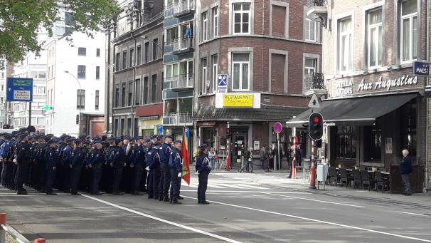 <p>Die Pläne der beiden mutmaßlichen Täter sollten an das Attentat in Lüttich erinnern. Das Foto zeigt die Trauefeier nach der Tat in Lüttich, bei der zwei Polizisteínnen und ein Passant starben.</p>