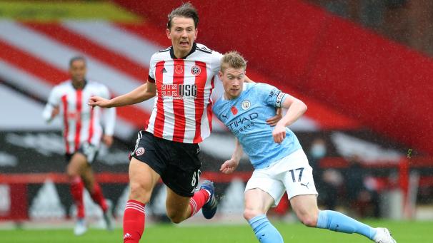 <p>Kevin De Bruyne (rechts) und Manchester City hängen im Tabellenmittelfeld fest.</p>
