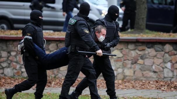 <p>In Belarus gibt es seit der Präsidentenwahl am 9. August Proteste und Streiks gegen den autoritären Staatschef, der bereits seit 26 Jahren an der Macht ist.</p>